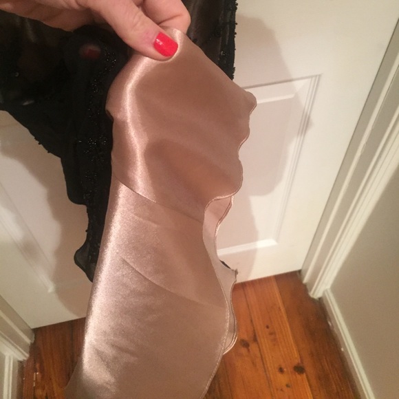 Beautiful beaded Georgiou dress - Picture 4 of 4